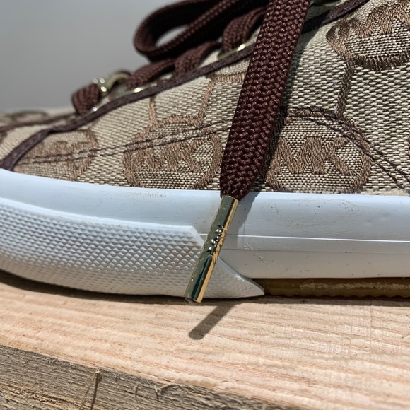 MICHAEL KORS shoes SZ 7  logo signature print lace-up sneakers - Picture 5 of 11